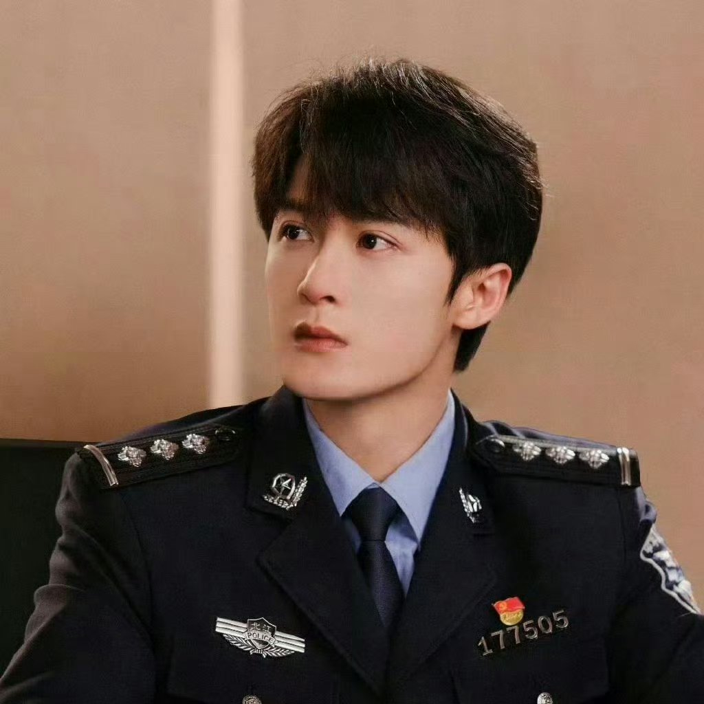 今年是给檀老师过的第四个生日。生日快乐檀健次！🍰🍰这四年来檀健次也播了很多影