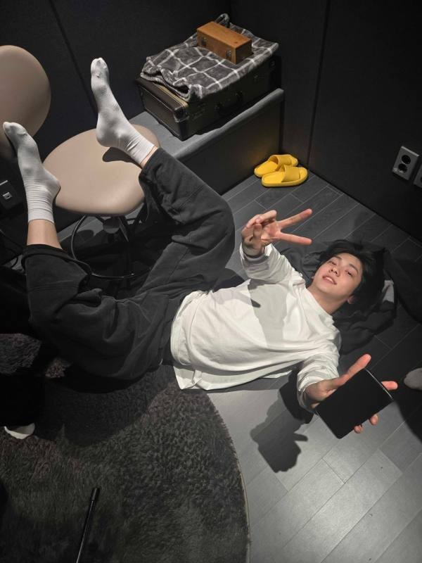 崔秀彬晒白袜照 是想吸引章昊吗？ 