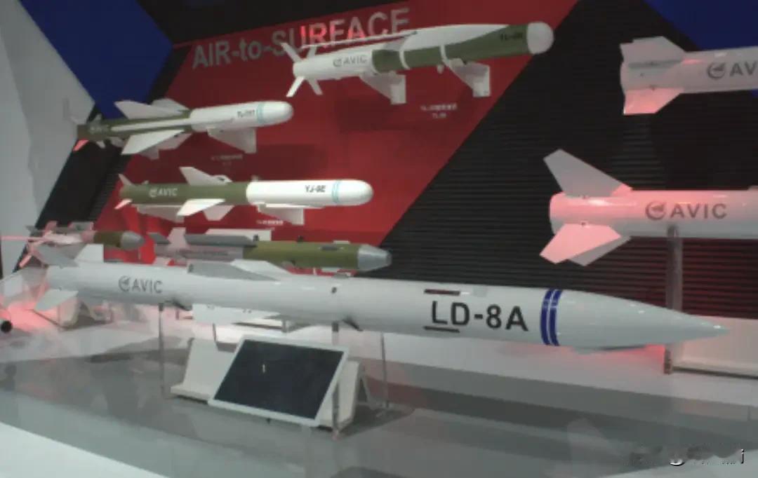 解放军隐身机配上新导弹，美俄这回都落后咧！

你看美媒《军事观察》咋说的：长春航