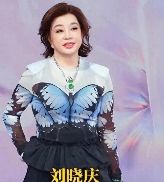 刘晓庆在自传里写了一件圈内人都知道、但没人敢明说的事：拍戏拍久了，男女演员会睡到
