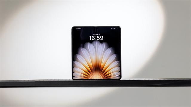 給你輕盈而涼爽的體驗 夏日入手折疊屏機選OPPO Find N5