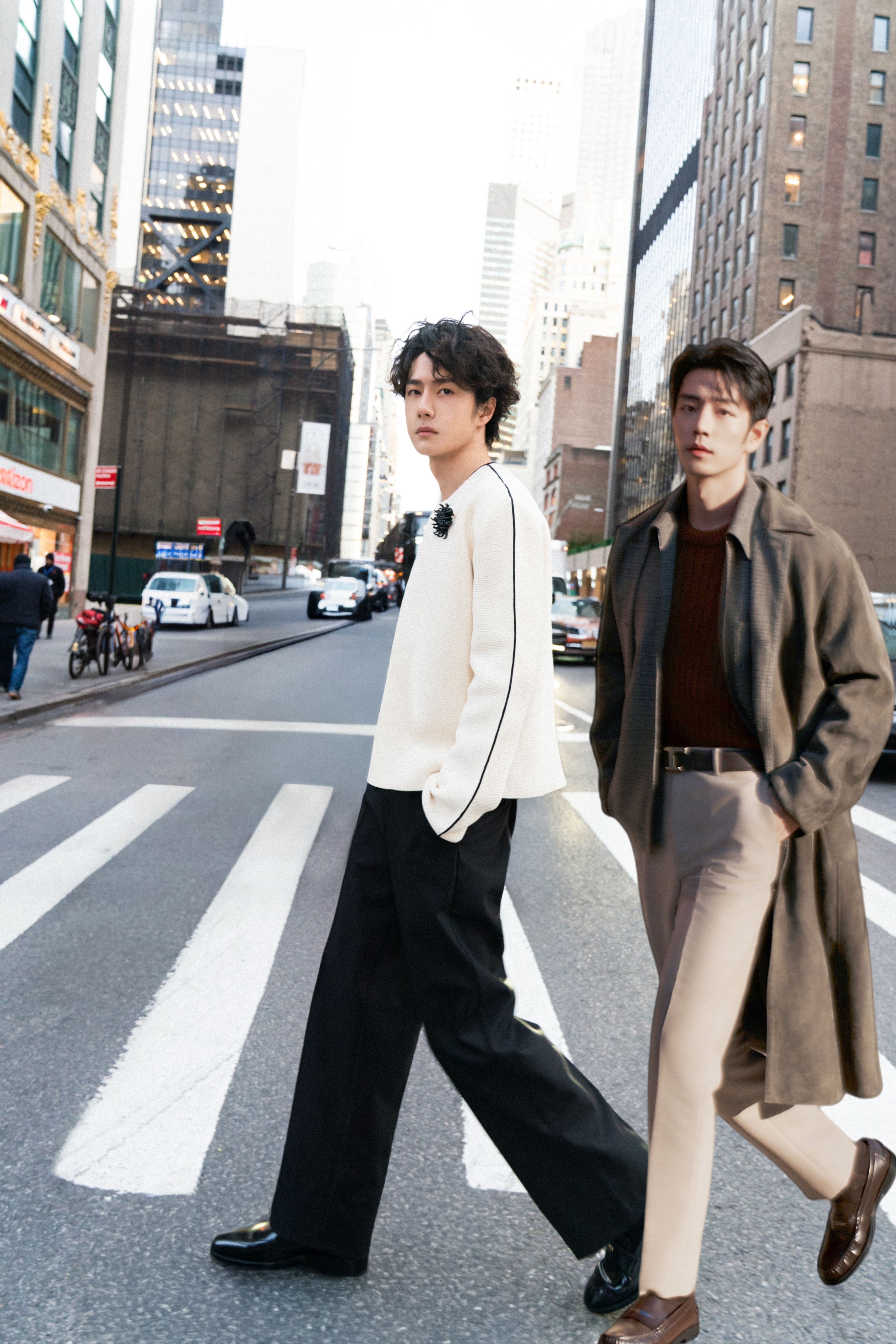 博君一肖 Sean：又被她们拍到了。Yibo： 就让她们拍去好了。-------