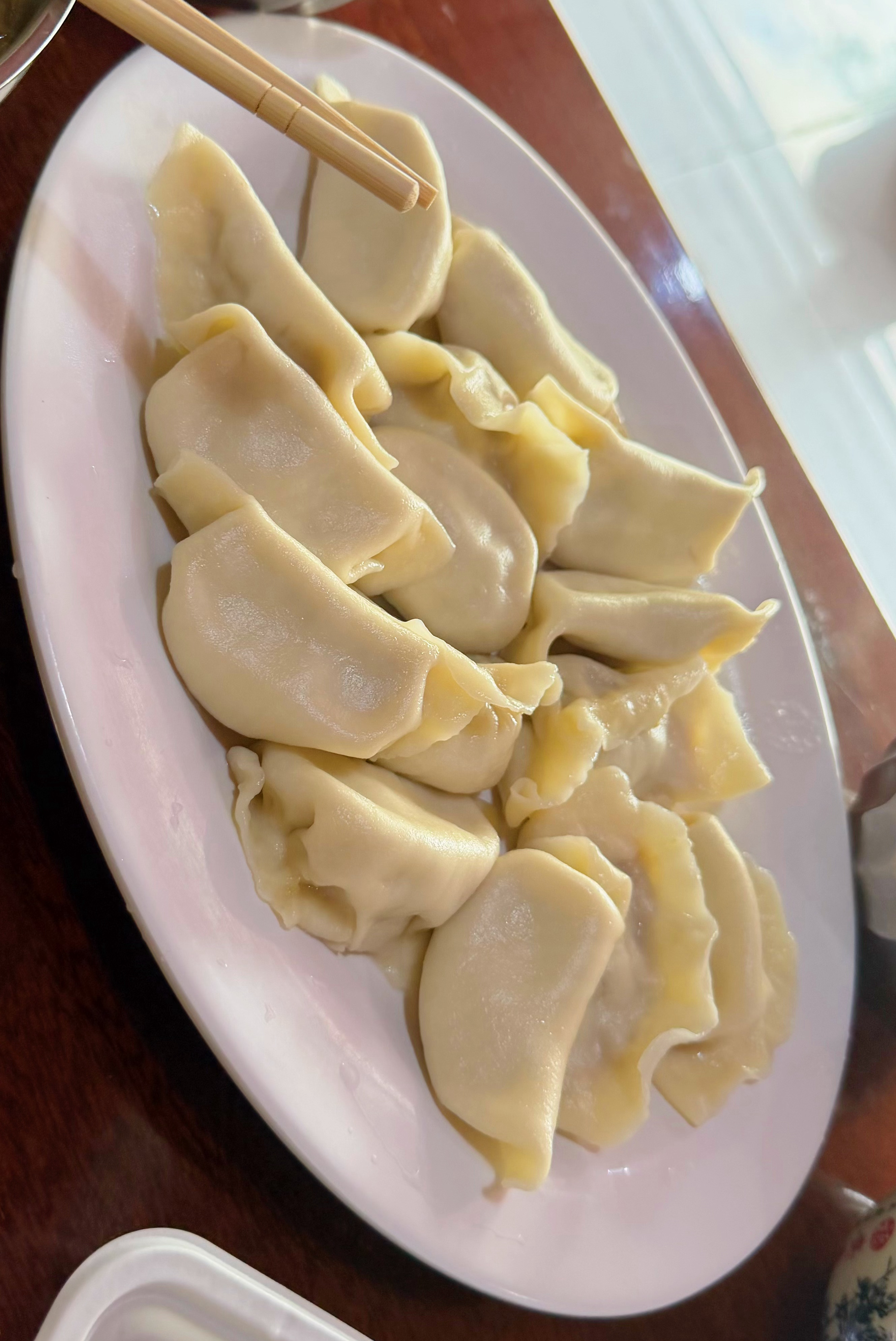 多人推荐这家宜良小麻鸭好吃，买只小麻鸭烤鸭，到旁边普洱老仓醋米线点了碗红米米线和