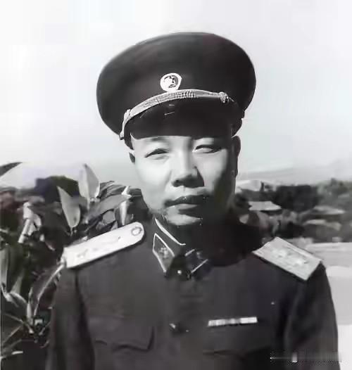1935年长征绝境！土司开出残酷条件：留下战友，才给红军救命粮草
 
1935年