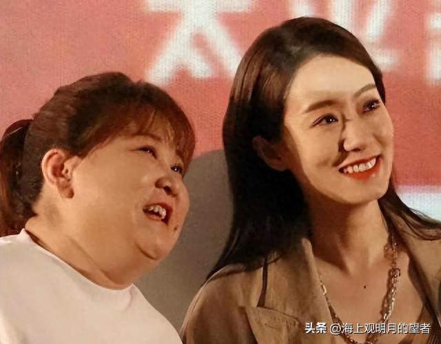 张小斐临时救场：红毯空场1分多钟，她走出满分局！