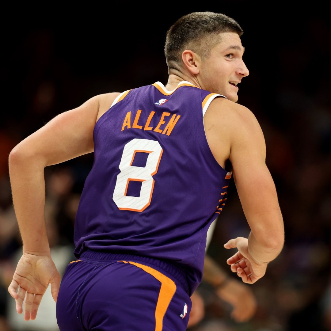 阿伦因右膝伤势，将继续缺席明天对阵奇才的比赛。这是他连续第7场缺席比赛了，本赛季