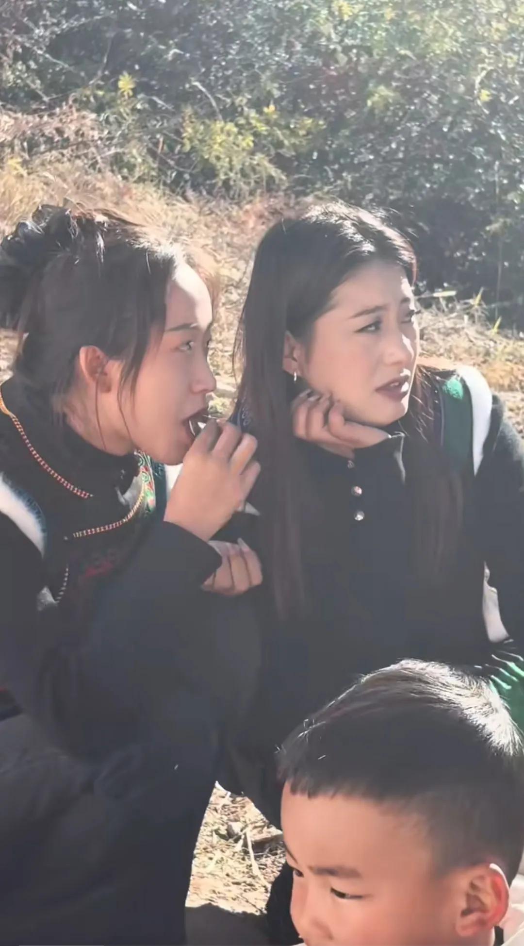 秘密被我俩发现了！