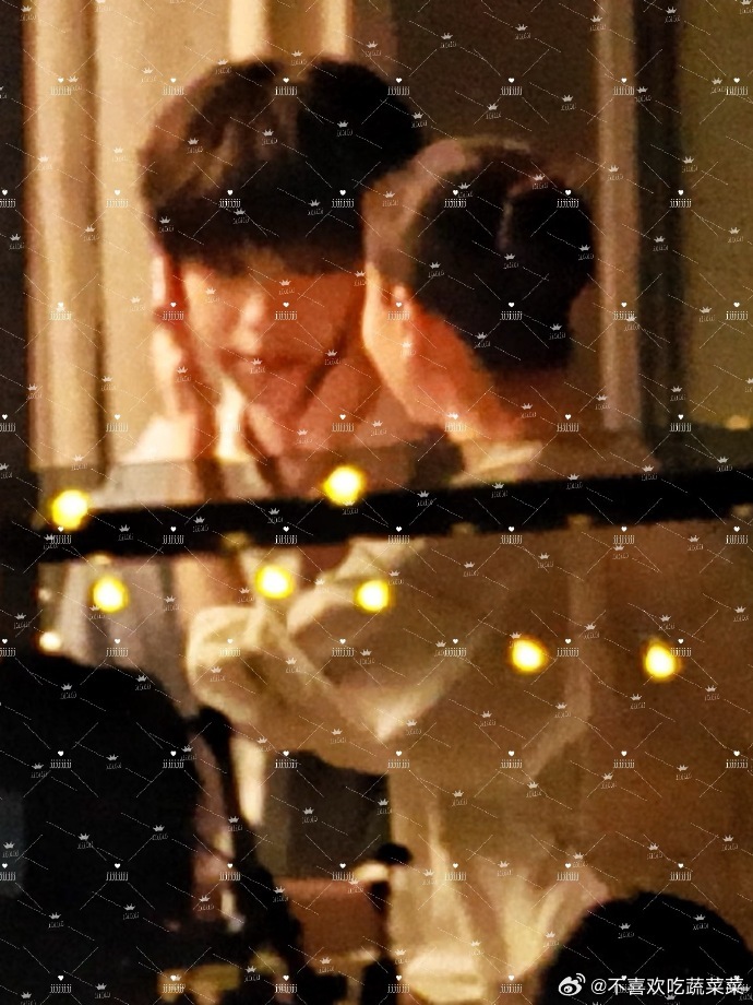 tg 付彬言被妈妈摸脸蛋 