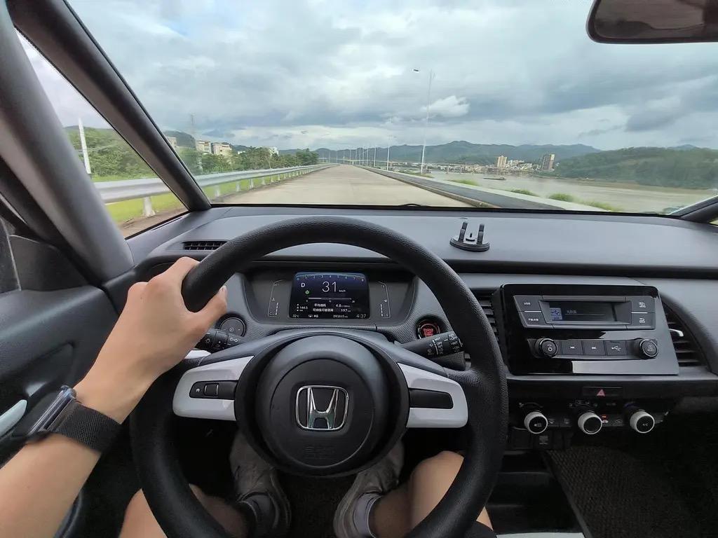 很多年轻人挑第一台二手车，优先看外观、看价格，很容易踩坑。我的看法很直接：新手第