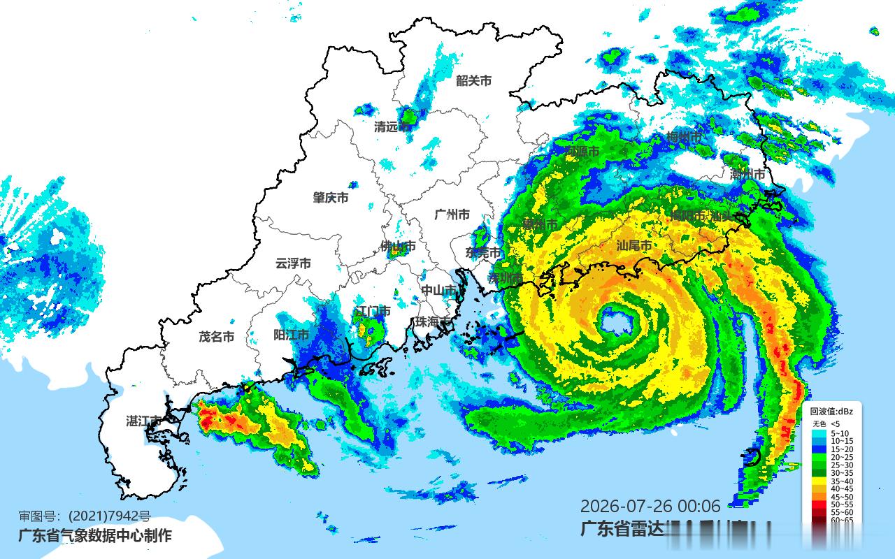 气象观察团 台风“红霞”26日0时中心距离广东省惠州市惠东县东南方约65公里的海