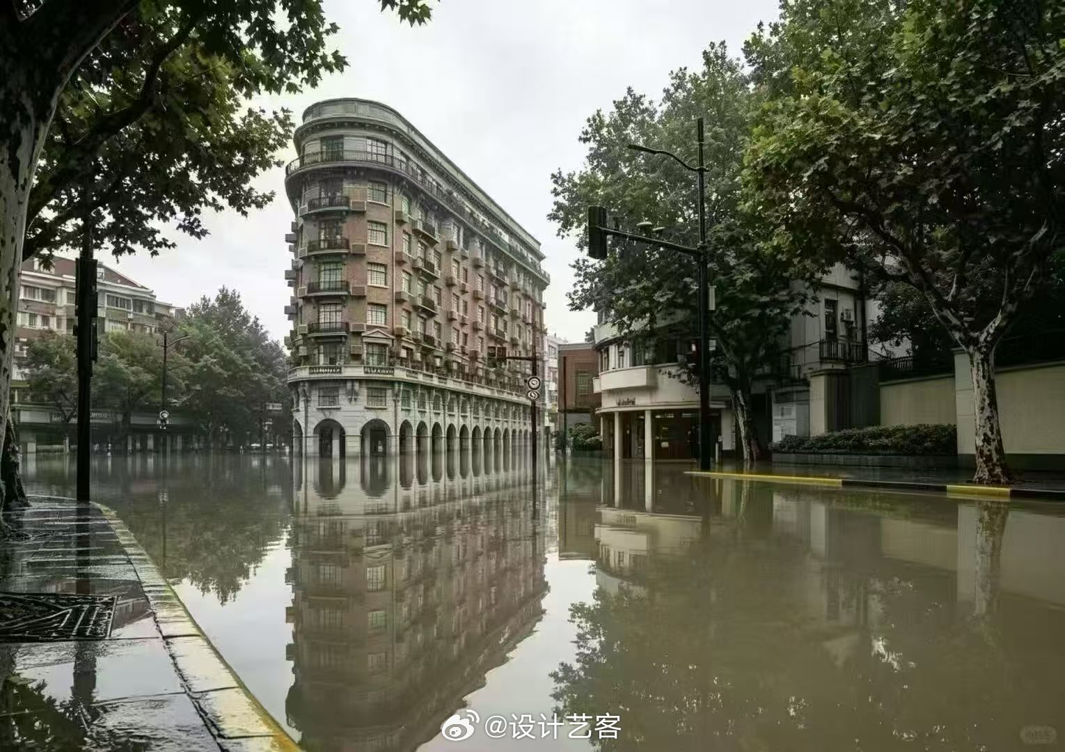 上海武康大楼真成船了，白海豚的威力 …白海豚 上班