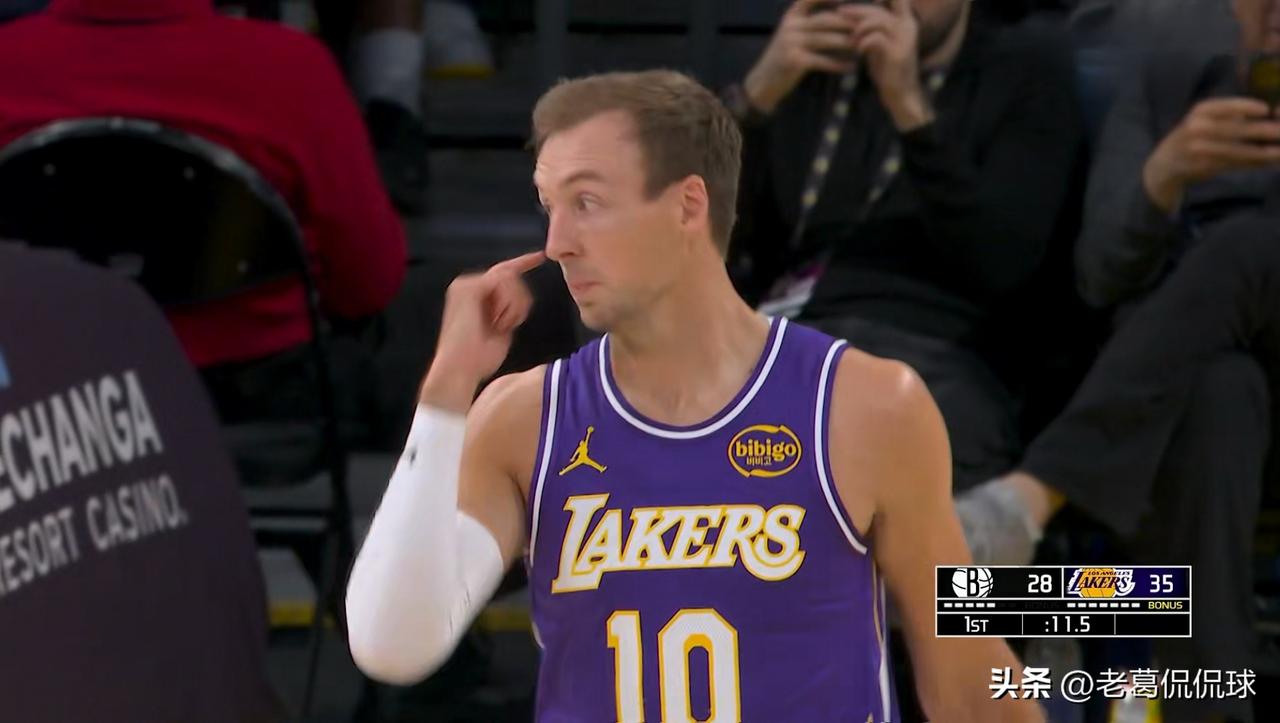 湖人神射手肯纳德真是太难为主帅雷迪克了！在今天湖人主场以116：99击败篮网的比