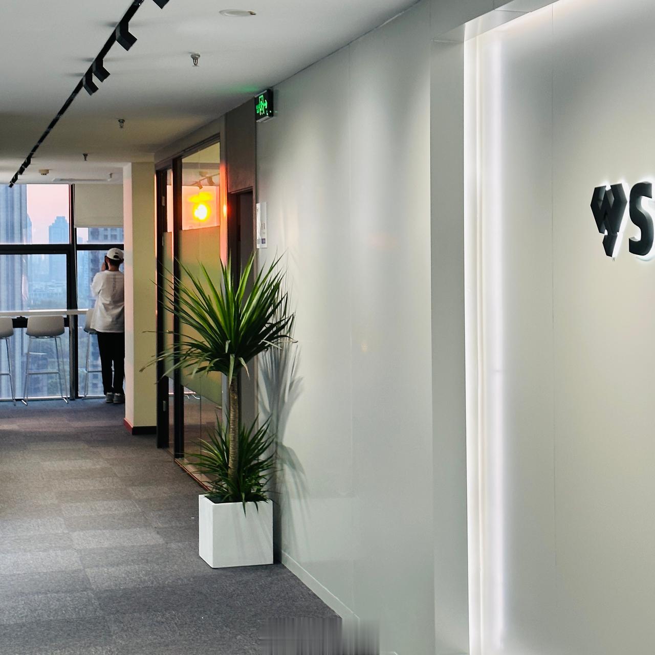 兄弟们，七夕愉快[微风]

自己过得举手🙋🏻‍♂️点赞[吐舌]