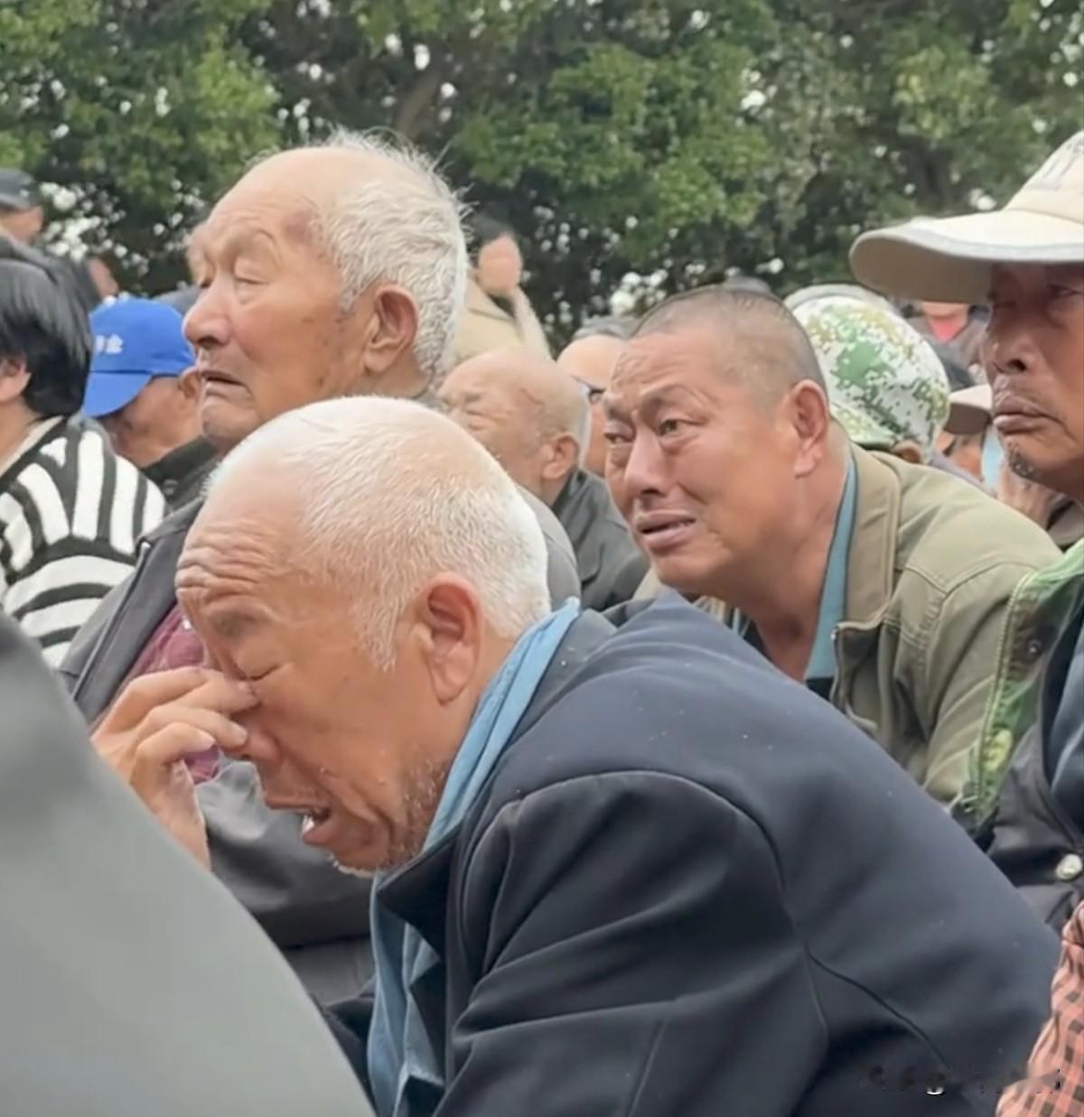 河南豫剧《清风亭》为啥看哭了这么多老年人？主要的原因，看戏的大部分都是老年人，《