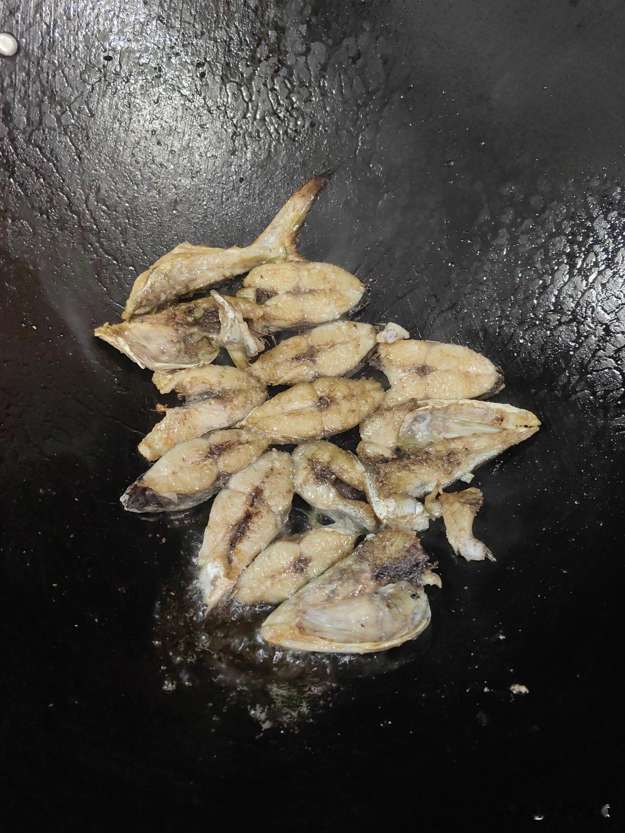你平常都怎么做马鲛鱼?
我是一个专一的人，马鲛鱼我就喜欢香煎，没有之一！

香煎