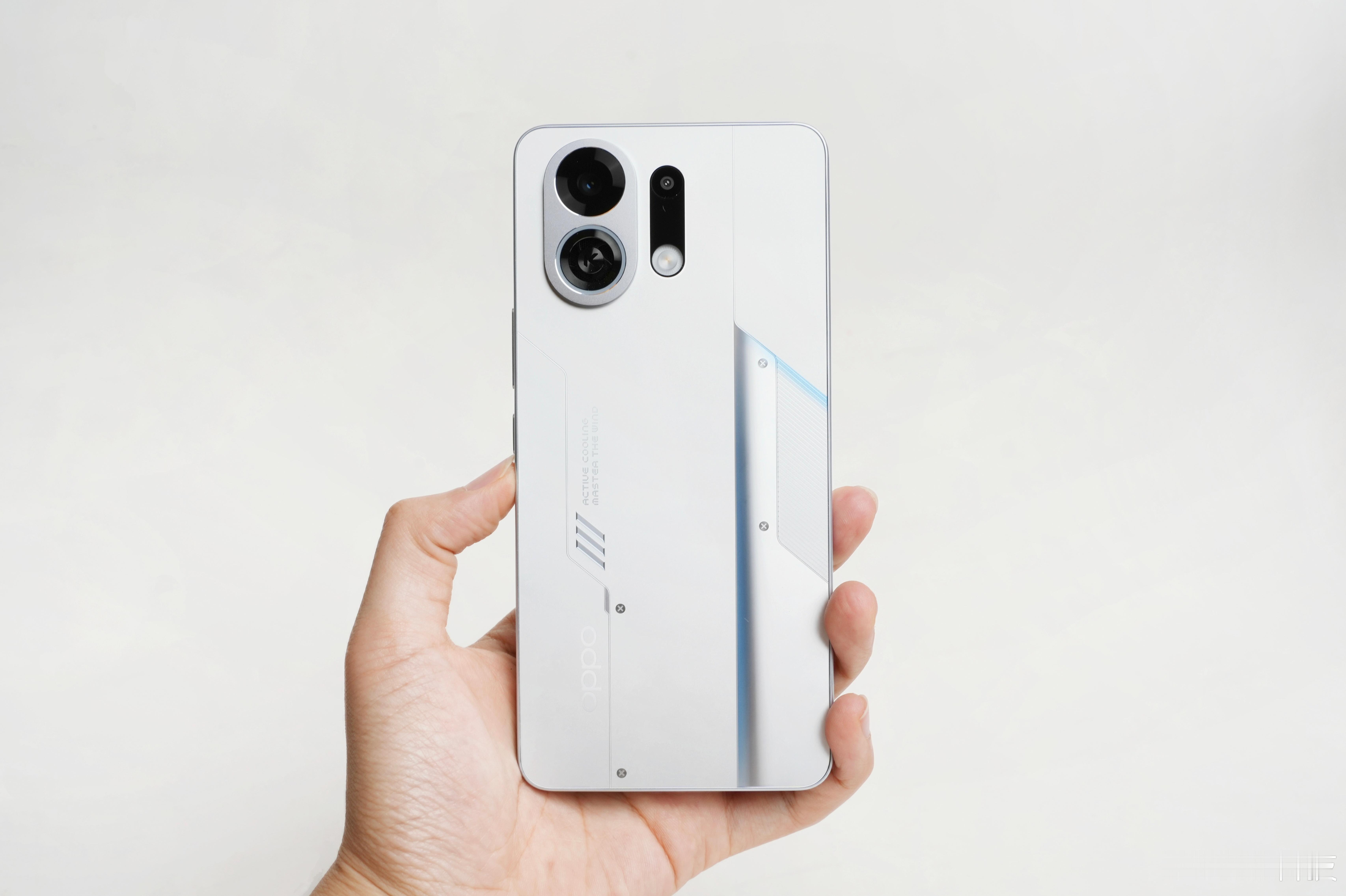 OPPO K13 Turbo 系列今天发布，设计大胆、技术全能，来猜一个起步价格