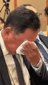 他是真的想哭，都控制不住，这菲律宾专家再中国落泪，真的是男儿有泪不轻弹，只是未到