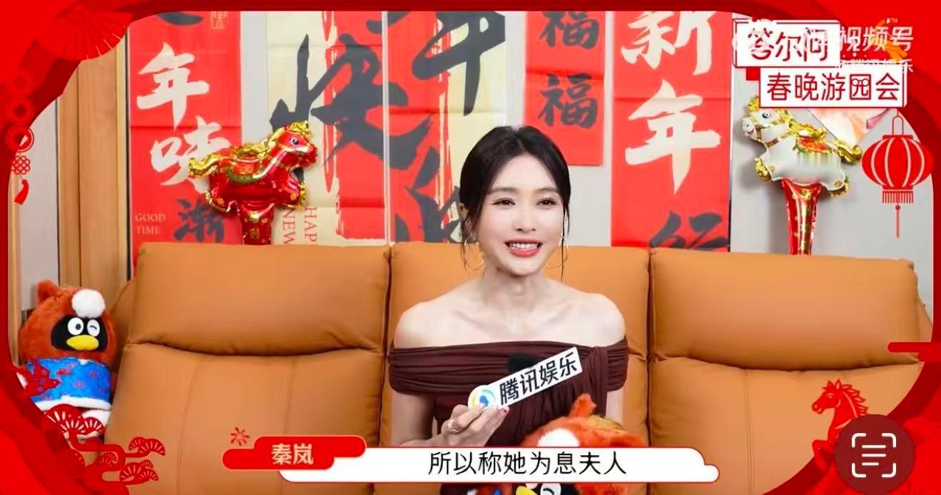 桃花花神秦岚祝大家桃花朵朵开秦岚夸李沁像清水芙蓉般漂亮 回顾2025年，给自己颁