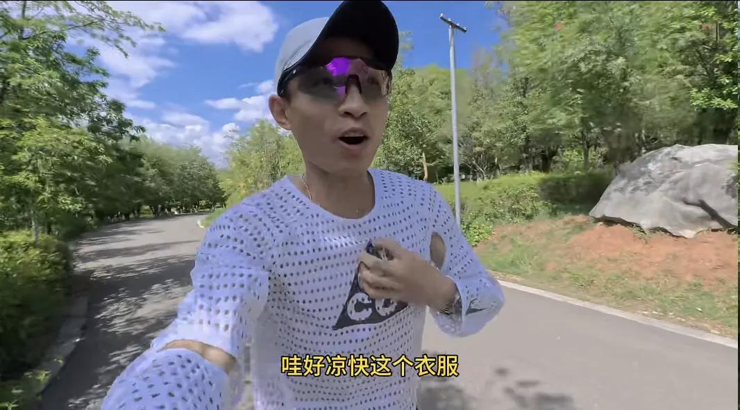 马拉松的尽头真的是越野！
最近吴向东最新训练日常太有意思了！
 
和乐哥户外坡道