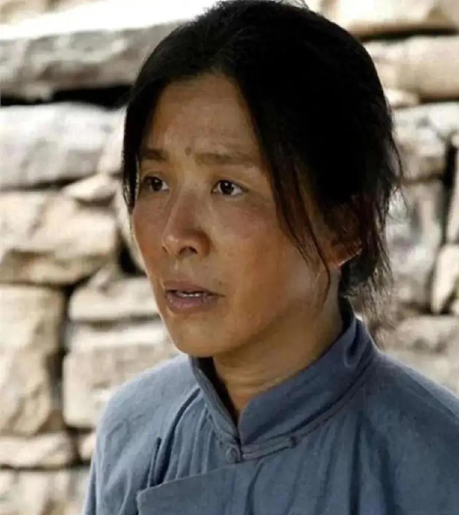 不得不承认迟蓬这种人不成功都难，因为她的演技没有人怀疑她不仅在最近热播的《生万物