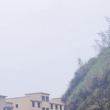 正能量人活得简单干净，才能过得开心。心清亮，啥都看得明；心浑浊，啥都是暗的。人心