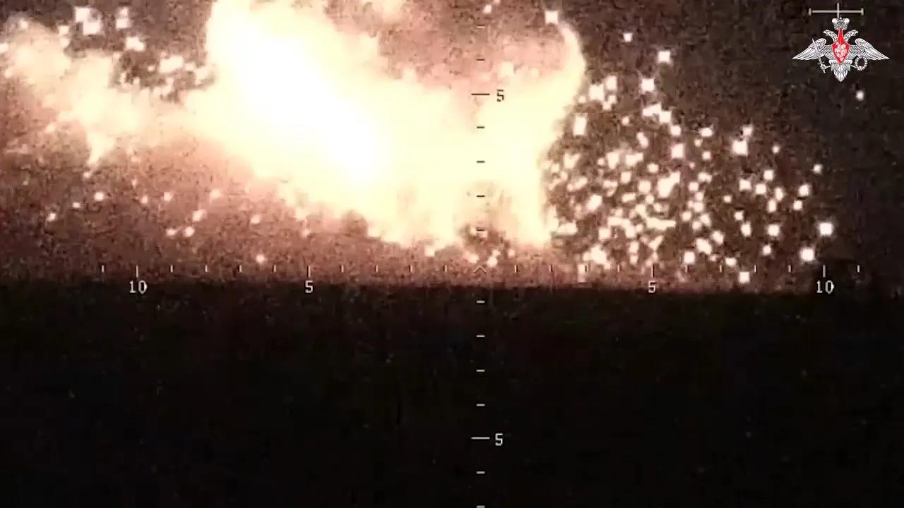 俄国防部披露，9月25日，对乌克兰武装部队的武器库进行了高精度打击。
9月25日