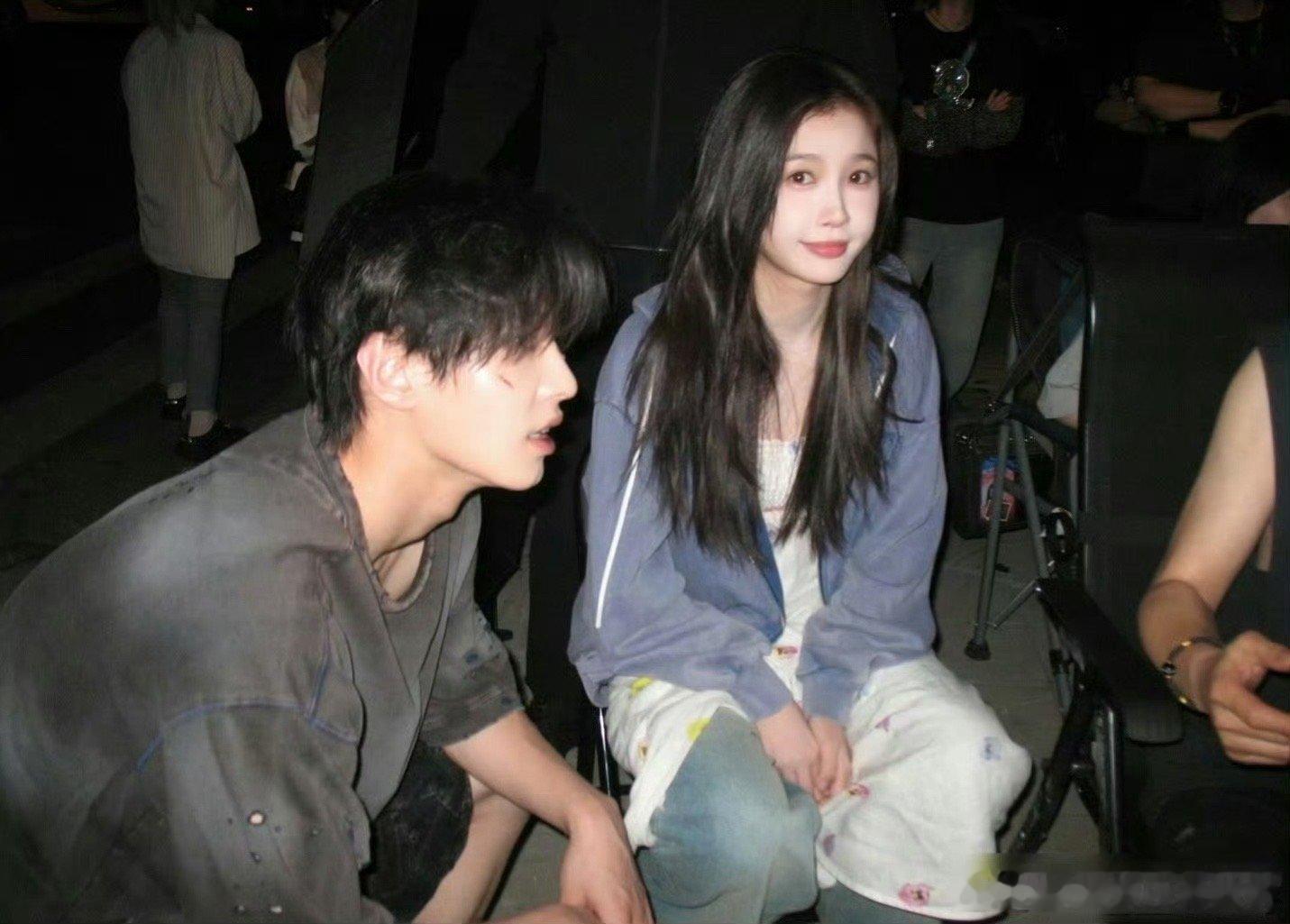 虞书欣何与给所有情侣合照打个样 情侣拍照模板来了！旅游转场里的故事感和生命力，堪