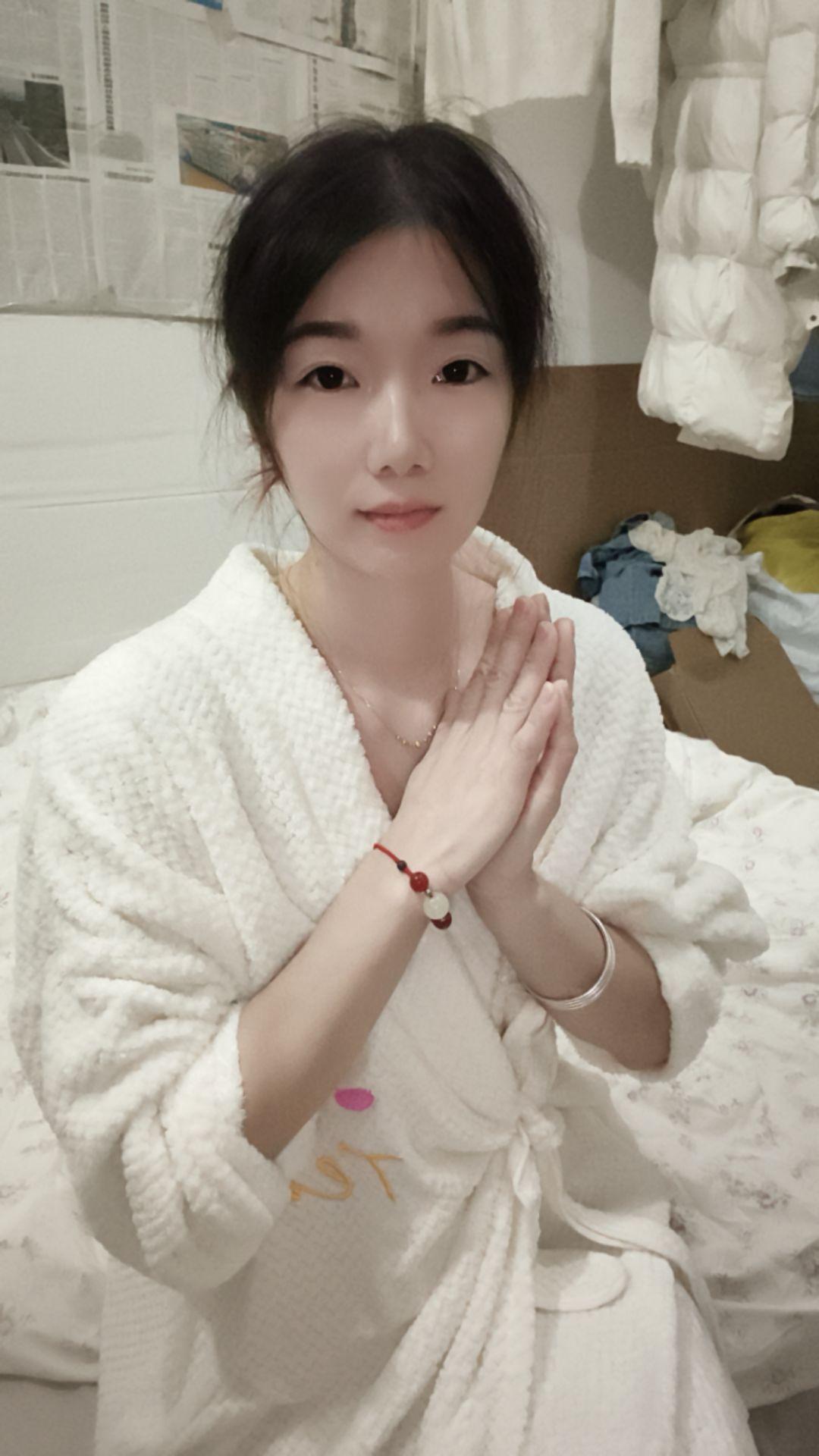 从来不觉得自己有多好，那堪忧的情商，傻里傻气的直来直往，喜怒哀乐也全在...