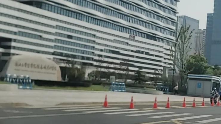 公立医院看病，医生给开一堆高价“保健品”是几个意思？
今天跟媳妇去浙医妇产科医院