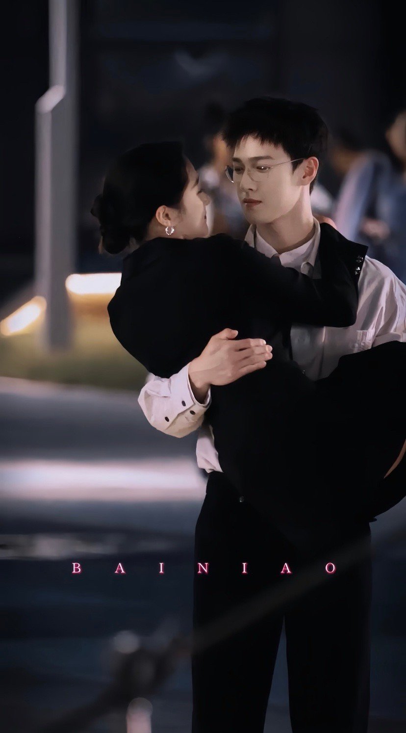 关晓彤李昀锐耀眼情人节吻关晓彤李昀锐他俩太般配了吧！这个抱着亲亲甜度100分啊啊