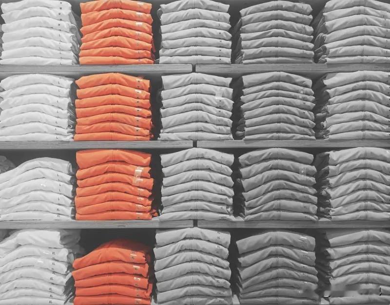 调整心态，遇事不慌，
多找自己喜欢的事情做
没事去消费
买几件衣服
去做做美甲