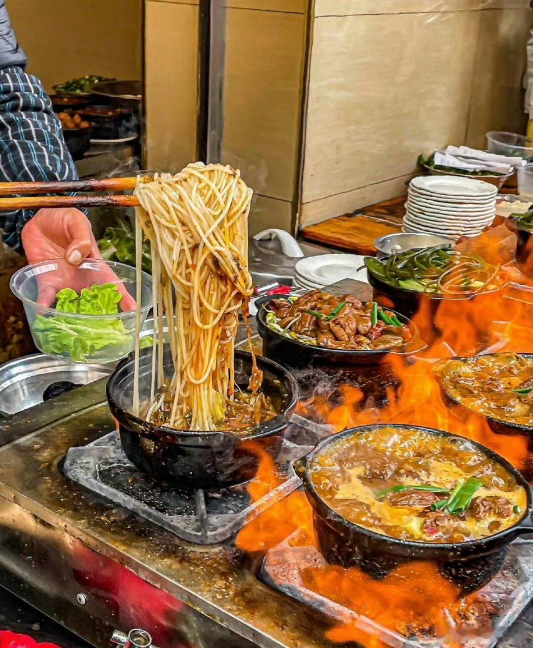 高德征集美食照片奖全年免费吃 刷高德种草的老面馆，豌杂铺得满碗香，拍照参赛盼中奖