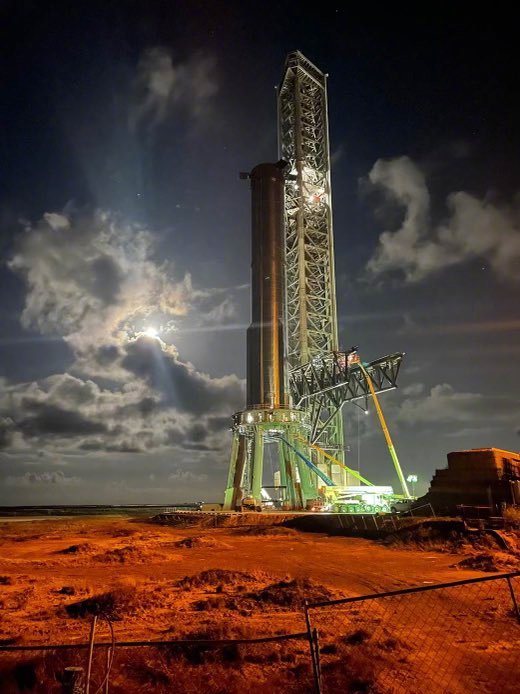 星舰第三次发射后，马斯克置顶了这条推文（现在的X平台）。 ​​​
