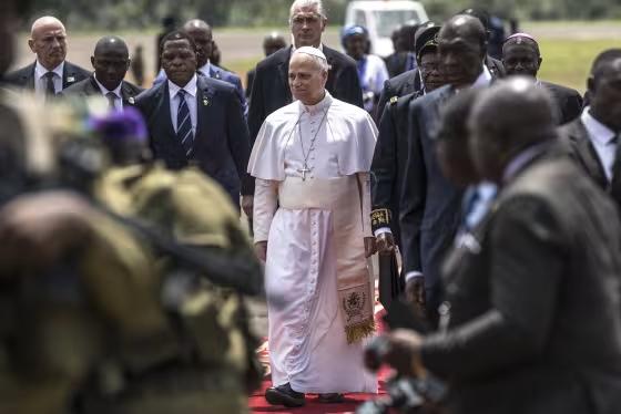 据美联社及多家媒体报道，首位美籍教皇利奥十四世在访问喀麦隆期间，于冲突中心城市巴