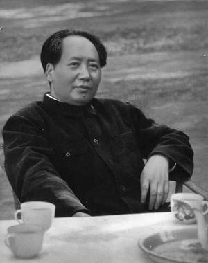 毛主席的卫士自身条件都很好，谈女友时第一印象都比较高，对方再一听说是毛主席身边的
