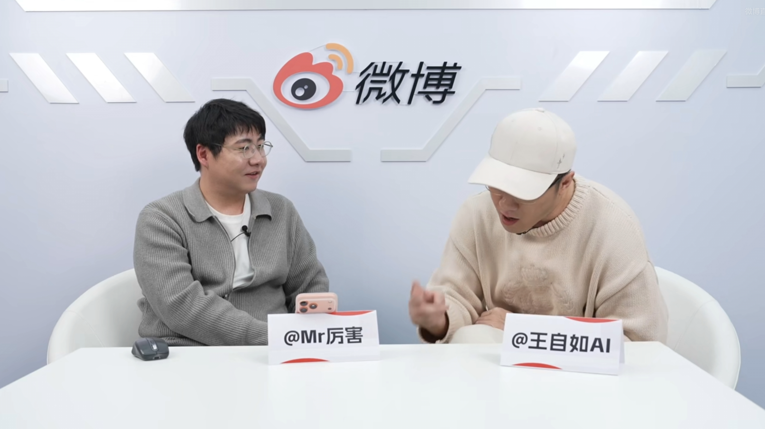 王自如AWE现场直播王自如在AWE现场直播中，谈到了华为与小米在家电市场的策略，