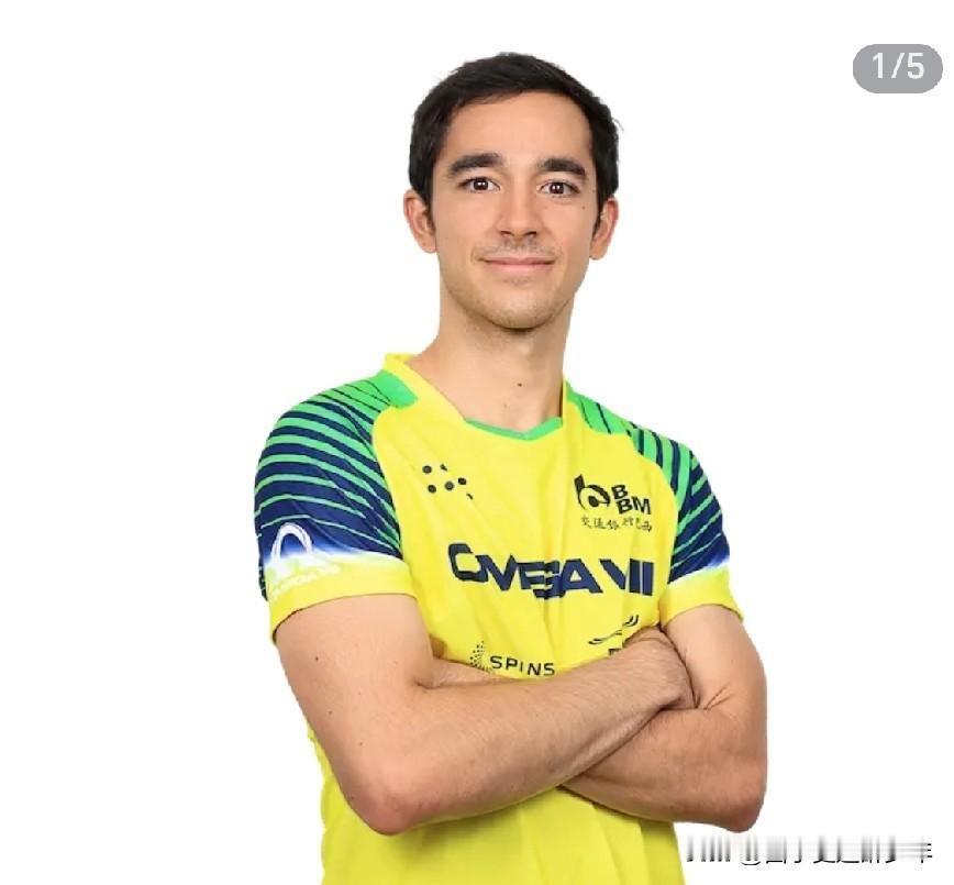 WTT多哈球星挑战赛男单1/4决赛：卡尔德拉诺•雨果VS西蒙•高茨。
  第一局