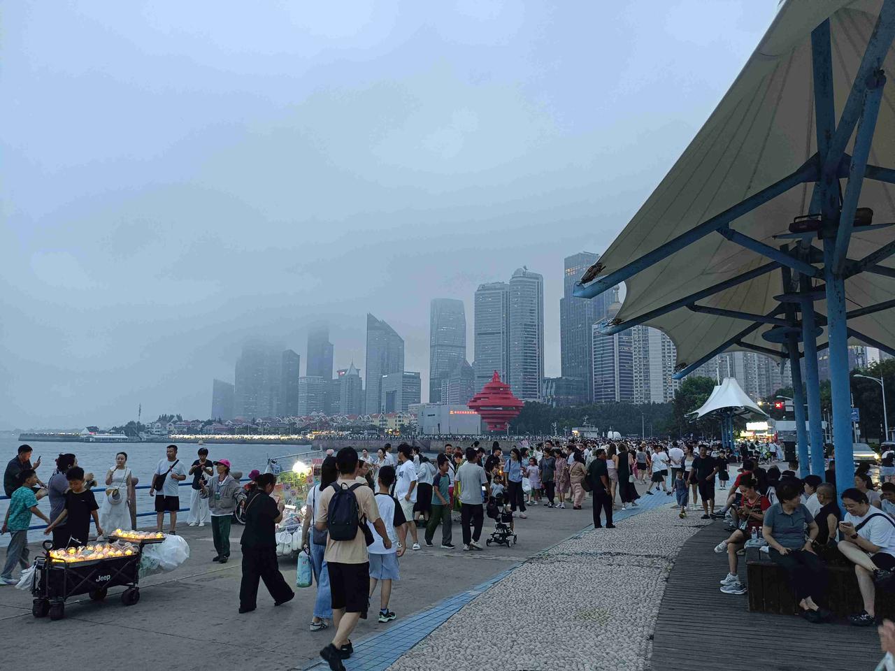据报道:7月底—8月上旬，西太副高主体北抬并稳定控制华北—山东一带，青岛从7月2