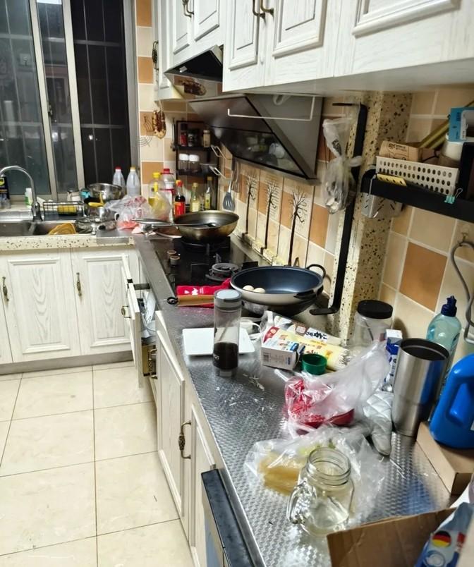 老公做饭，全家点赞，我却累得像条狗。这事儿，说出来你们可能不信，但真是让我又爱又