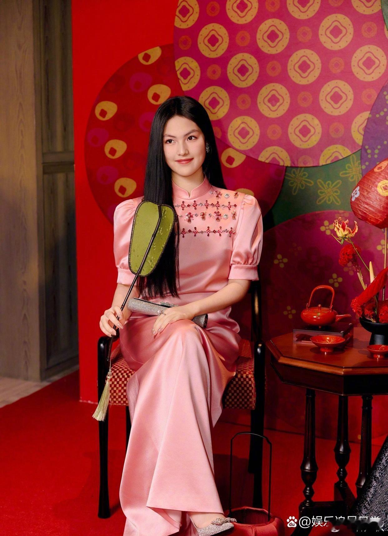 李湘女儿王诗龄，穿旗袍像画里走出来的大家闺秀 ​​​
