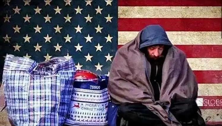 最近全网热议的“斩杀线”，让人想起毛主席60年前对美国人民的祝福。
 
美国社会