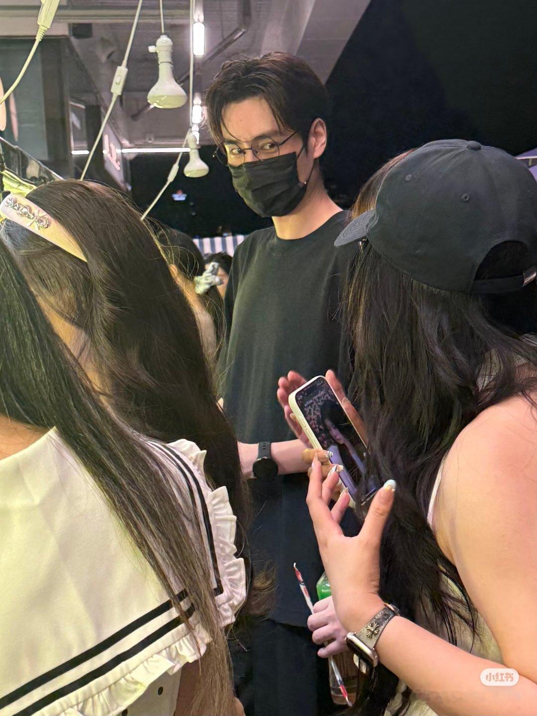 在韩国汉江教胡一天煮泡面网友在韩国教胡一天煮泡面 胡一天去韩国成功进化掉睡眠，还