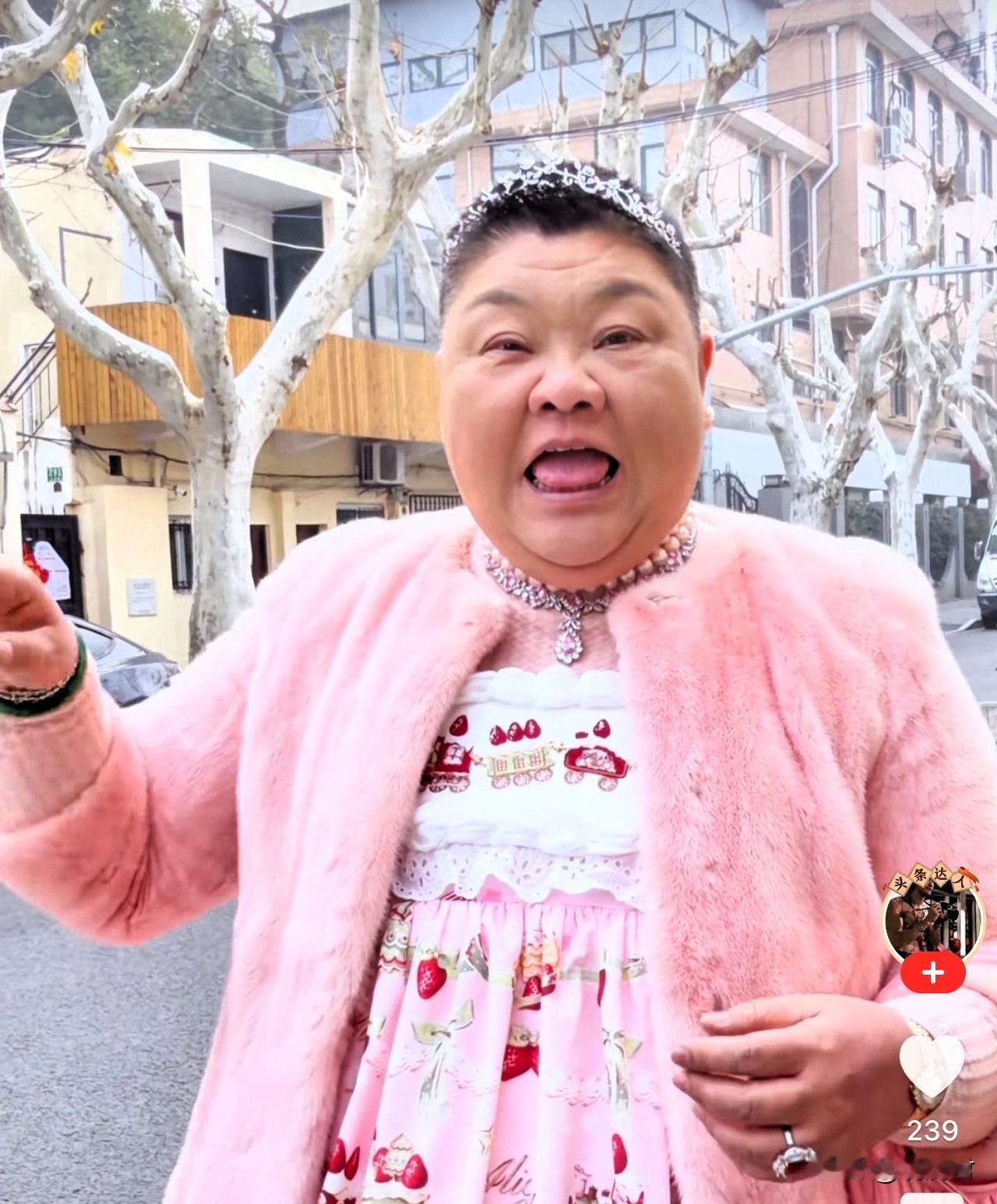 外国网友如何评价上海网红“安福路小公主”
每天换一套洛丽塔系列裙子的上海女人，2