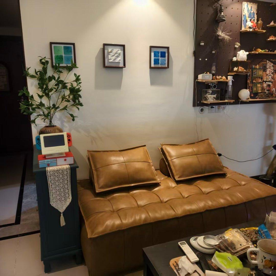 消耗耗材打了一些摆件，200收了个二手沙发，可算有舒服的沙发了 