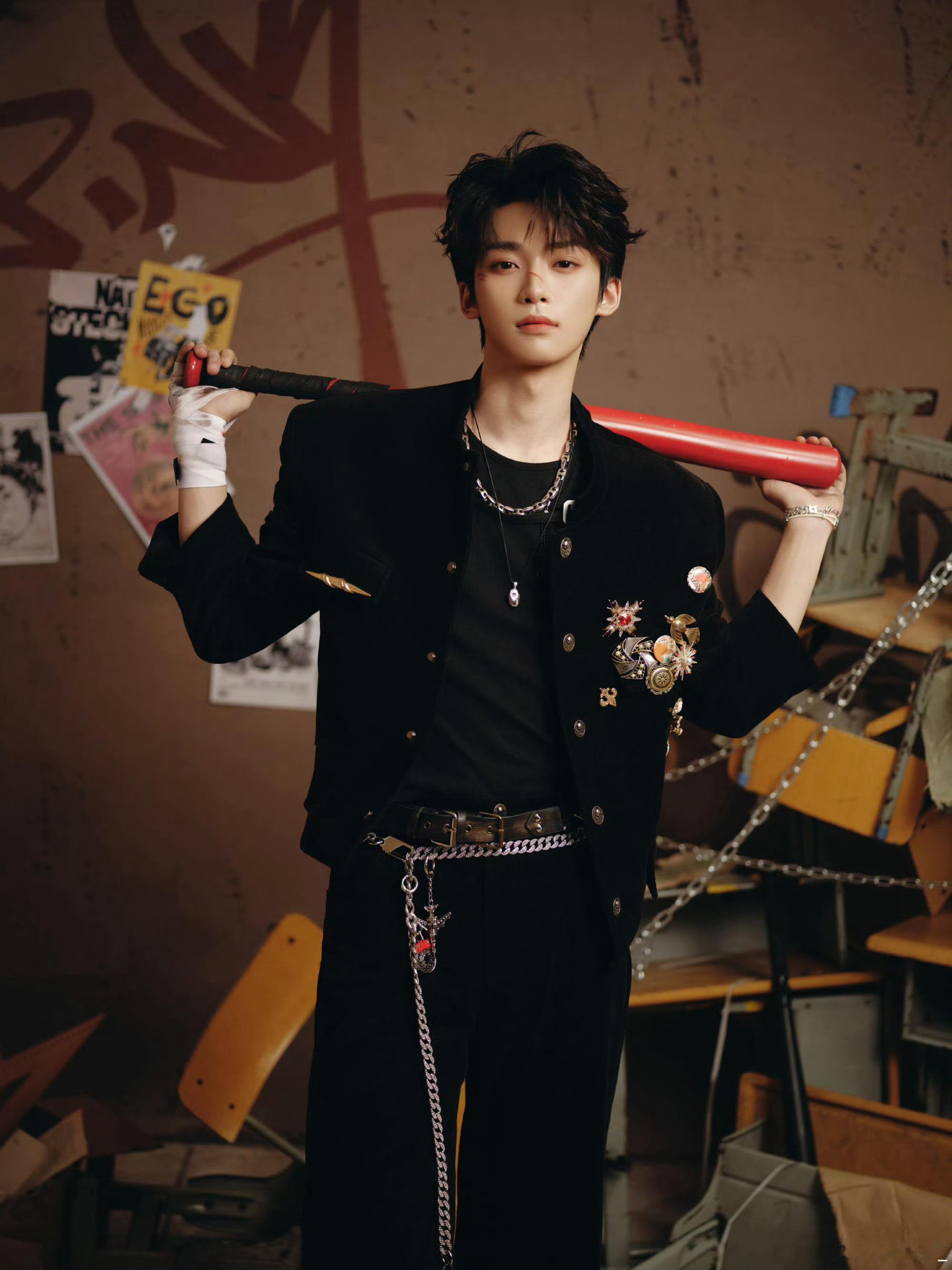 🔮 “鲸落于海 星沉于洼 风隐于密林 蝉鸣漏进夏至 想让世间所有温柔住进你眼”