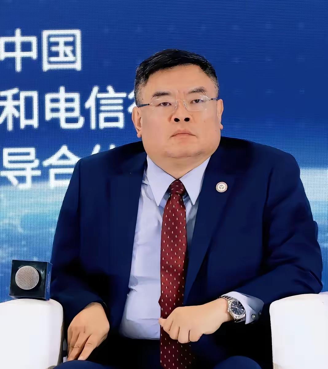 瞒不住了！手握近2万律师的律所大佬，竟栽在10亿融资担保上，彻底翻车！
 
梅向