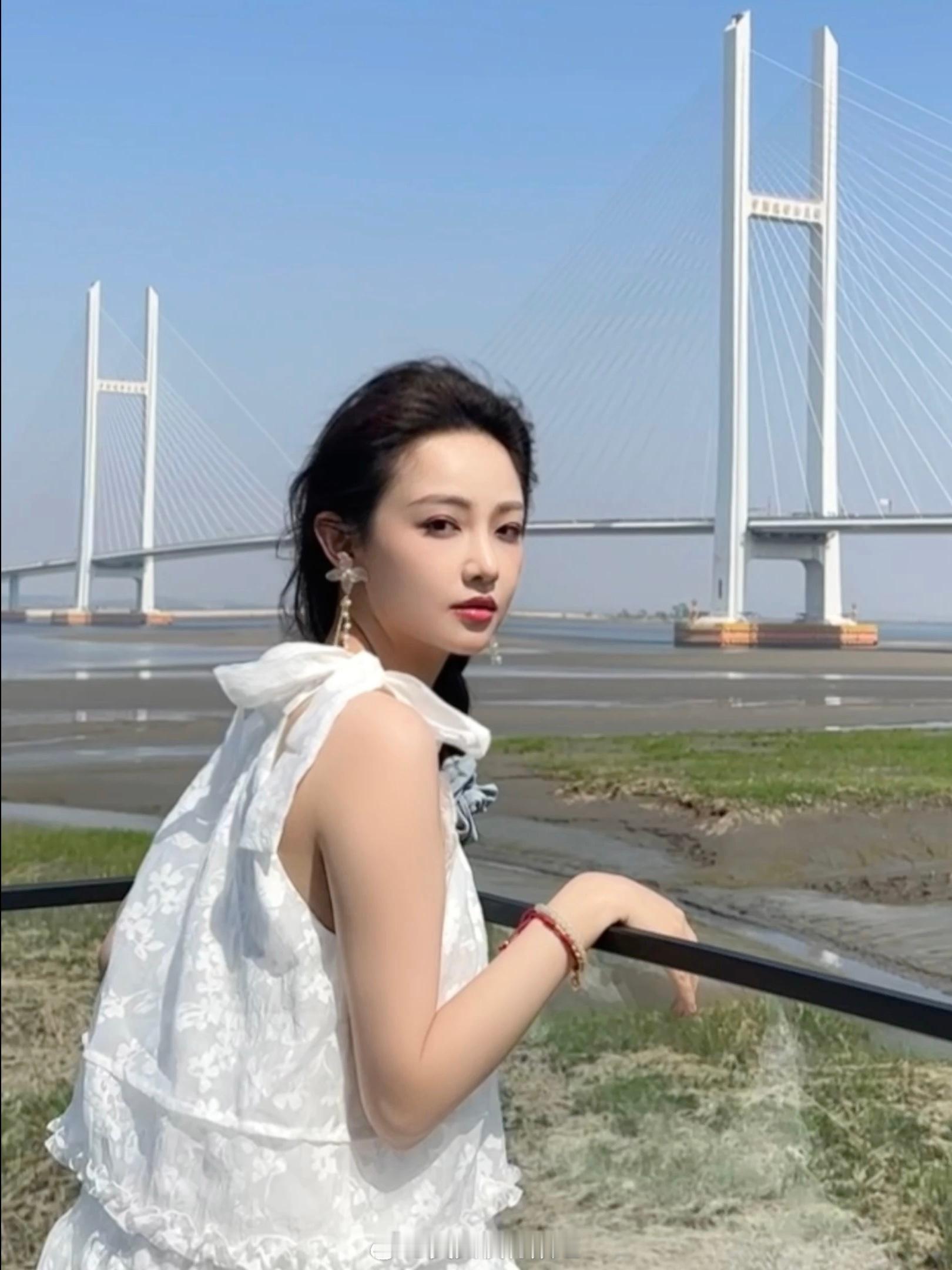 吴佳怡穿白裙子的小仙女来了 ​​​