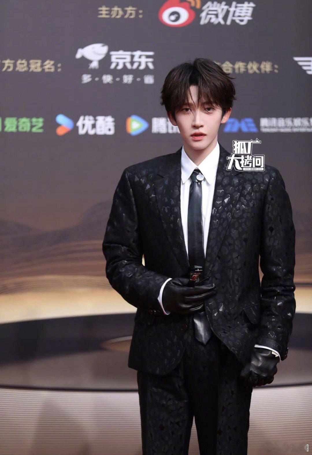 微博音乐盛典红毯刘宇、周震南、王琳凯造型🈶️～ ​​​