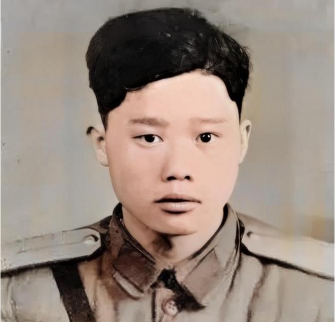 1951年1月28日，志愿军小战士潘天炎因为拉肚子，就去附近的草丛里上了趟厕所。