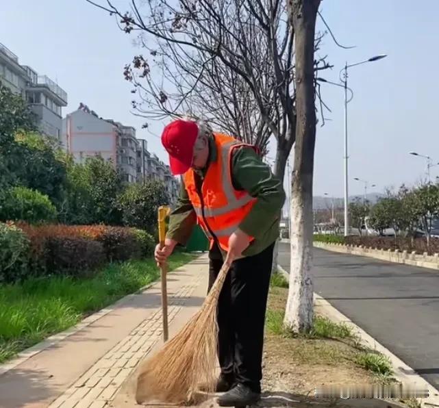 中国各省市区人均寿命排行
香港	85.40	    湖北78.00	
澳门	84